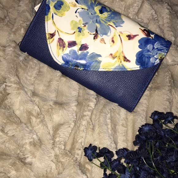 Beautiful Blue Spring Wallet - Picture 2 of 4